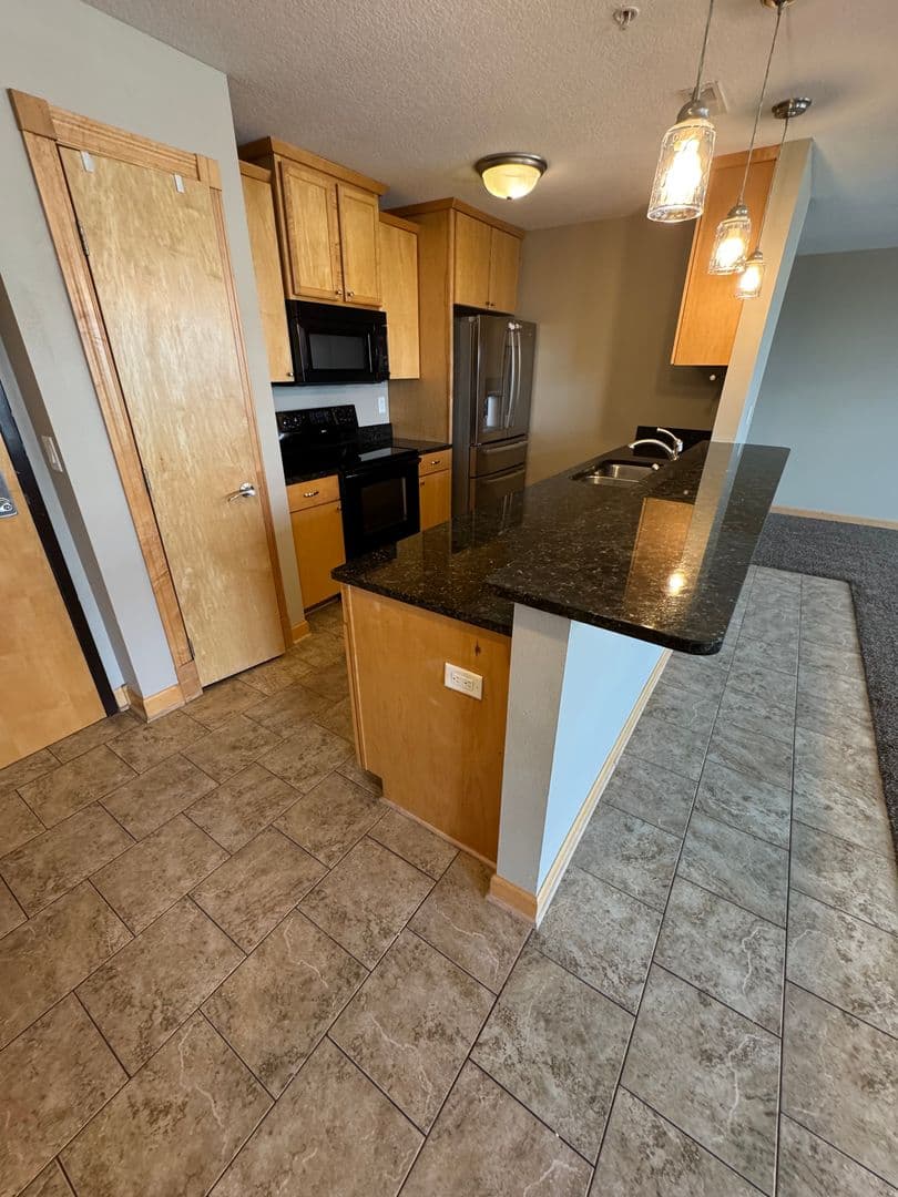 Windsor Heights Apartment: 6500 University Ave