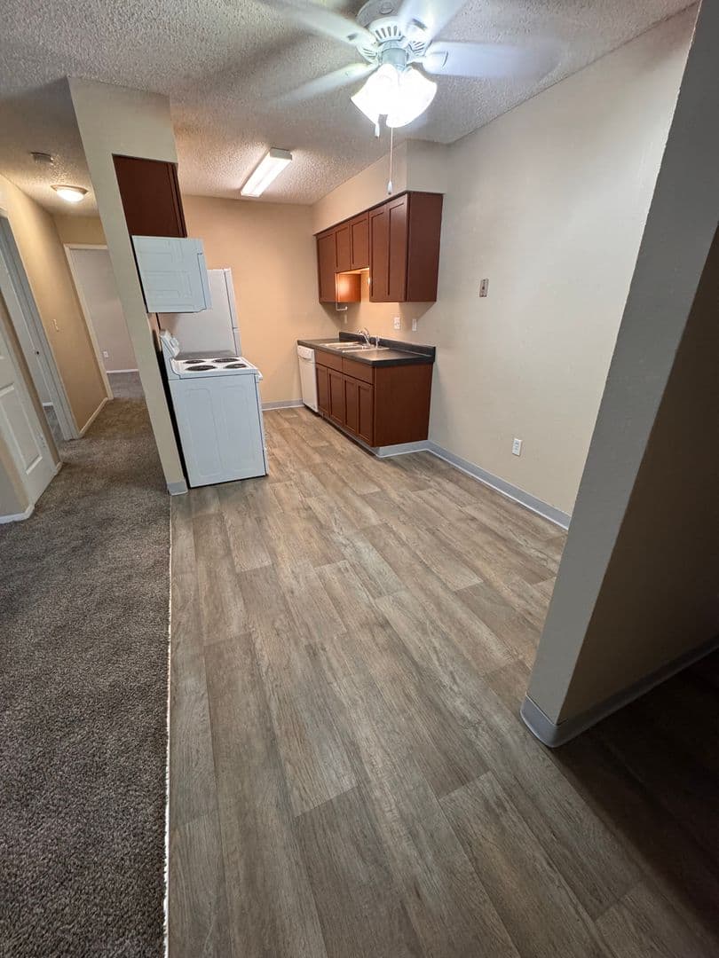 Clive Apartment: 11428 Forest Ave