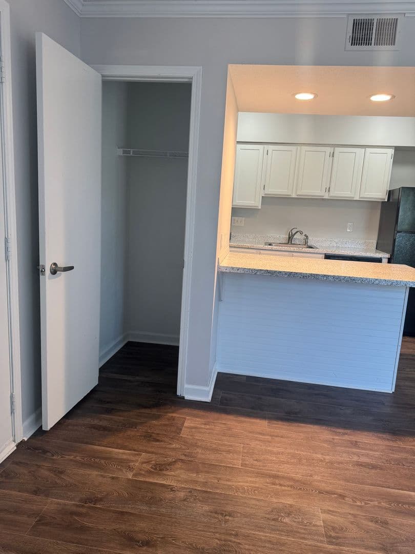 Clive Apartment: 11428 Forest Ave