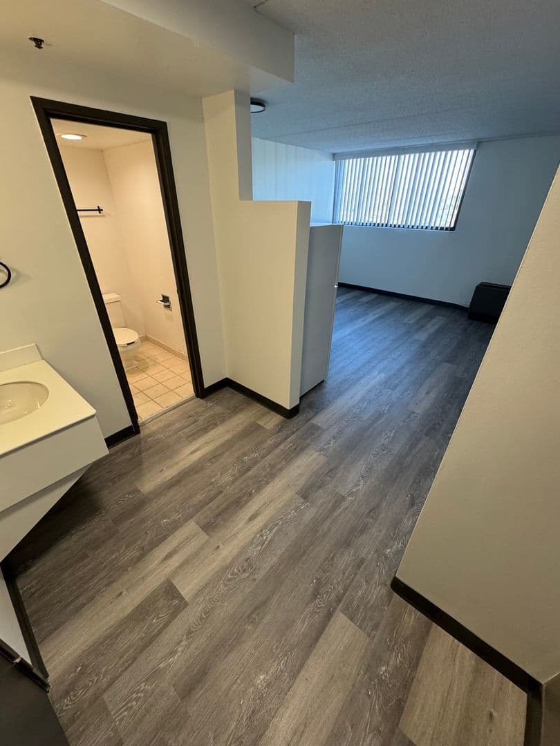 Clive Apartment: 11040 Hickman Road