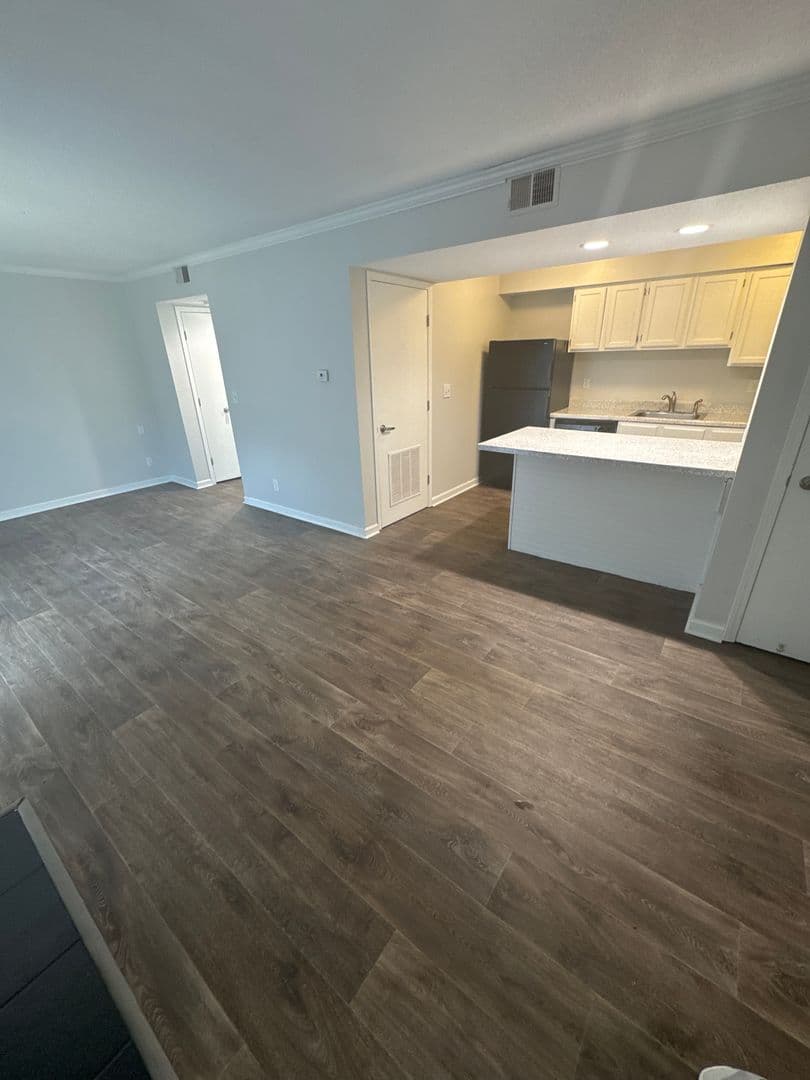 Clive Apartment: 11428 Forest Ave