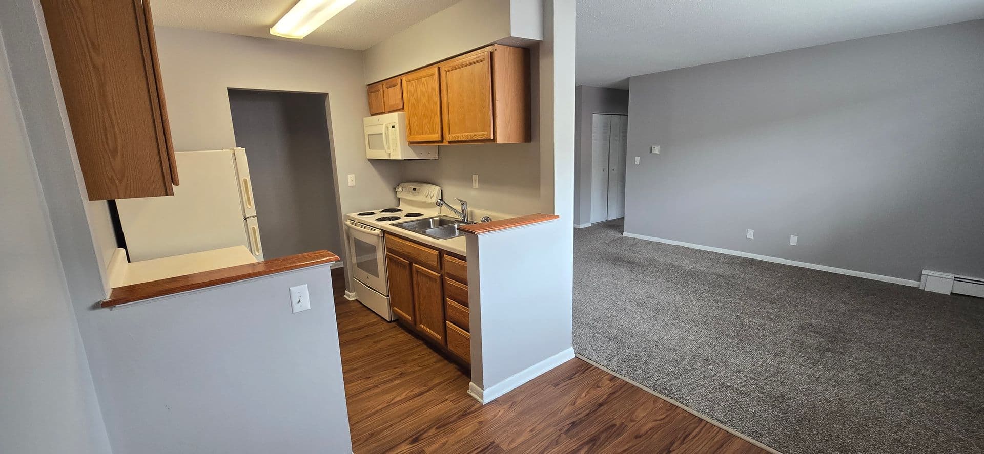 Urbandale Apartment: 7715 Hickman Road