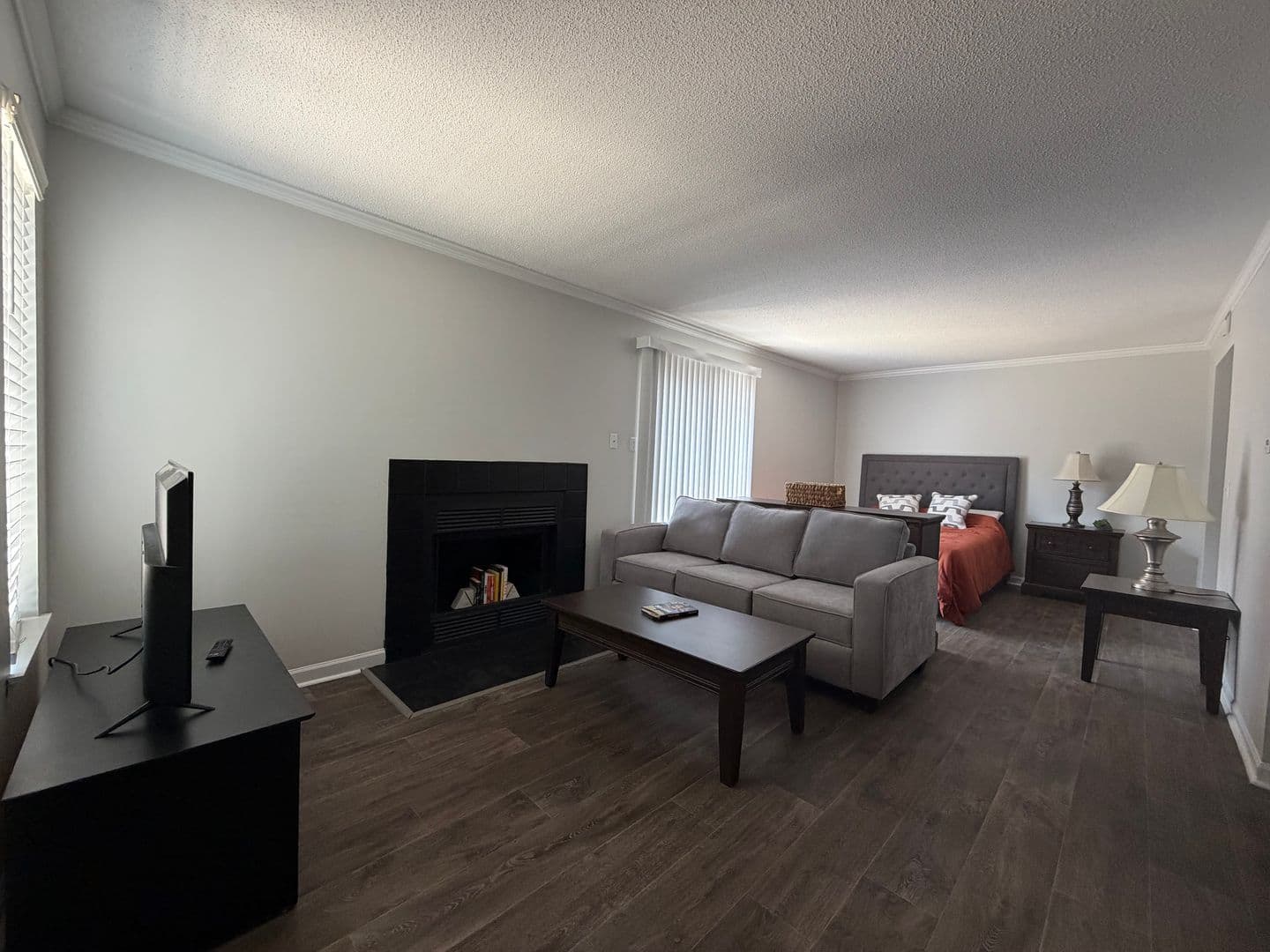 Clive Apartment: 11428 Forest Ave