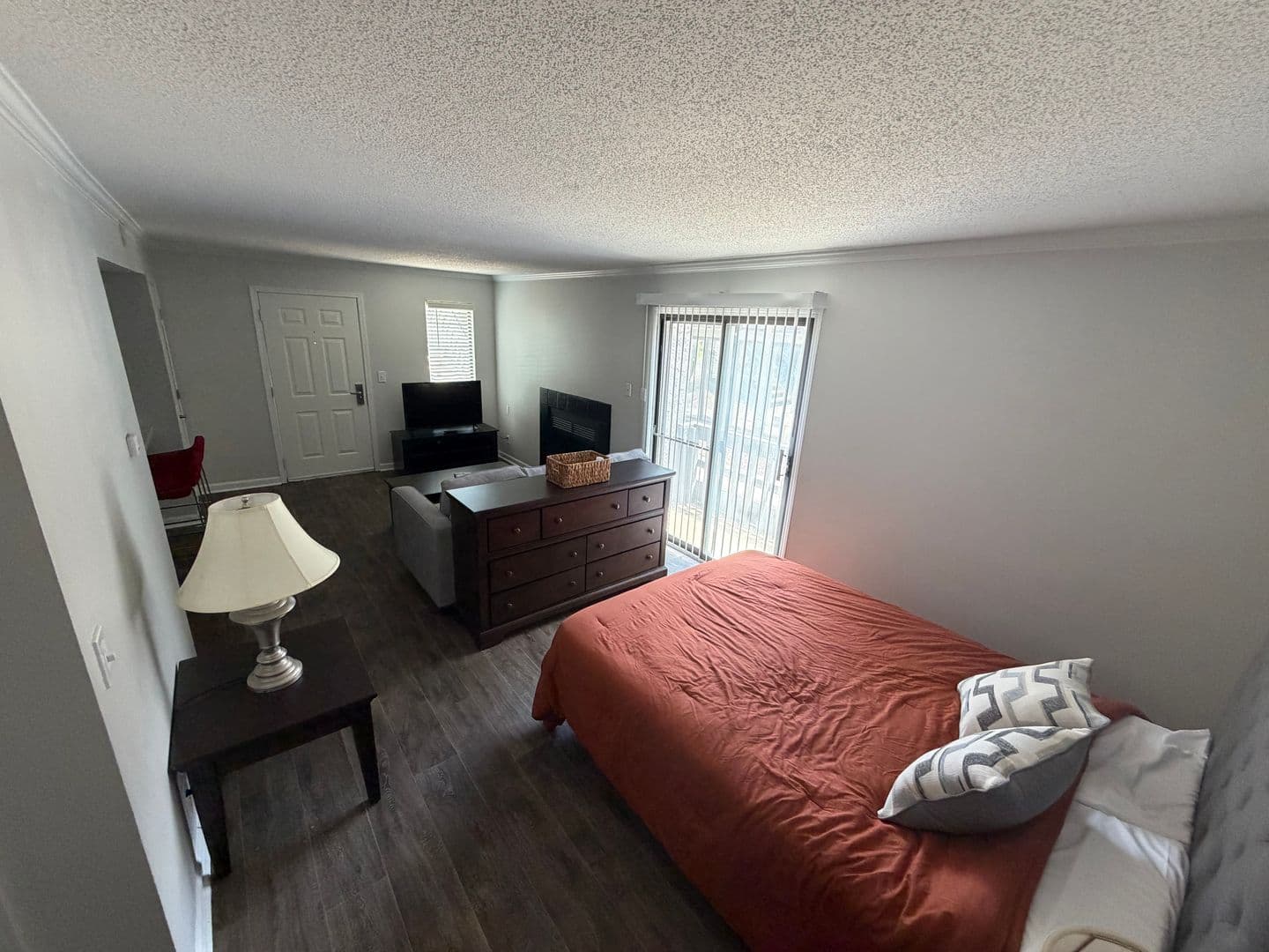 Clive Apartment: 11428 Forest Ave