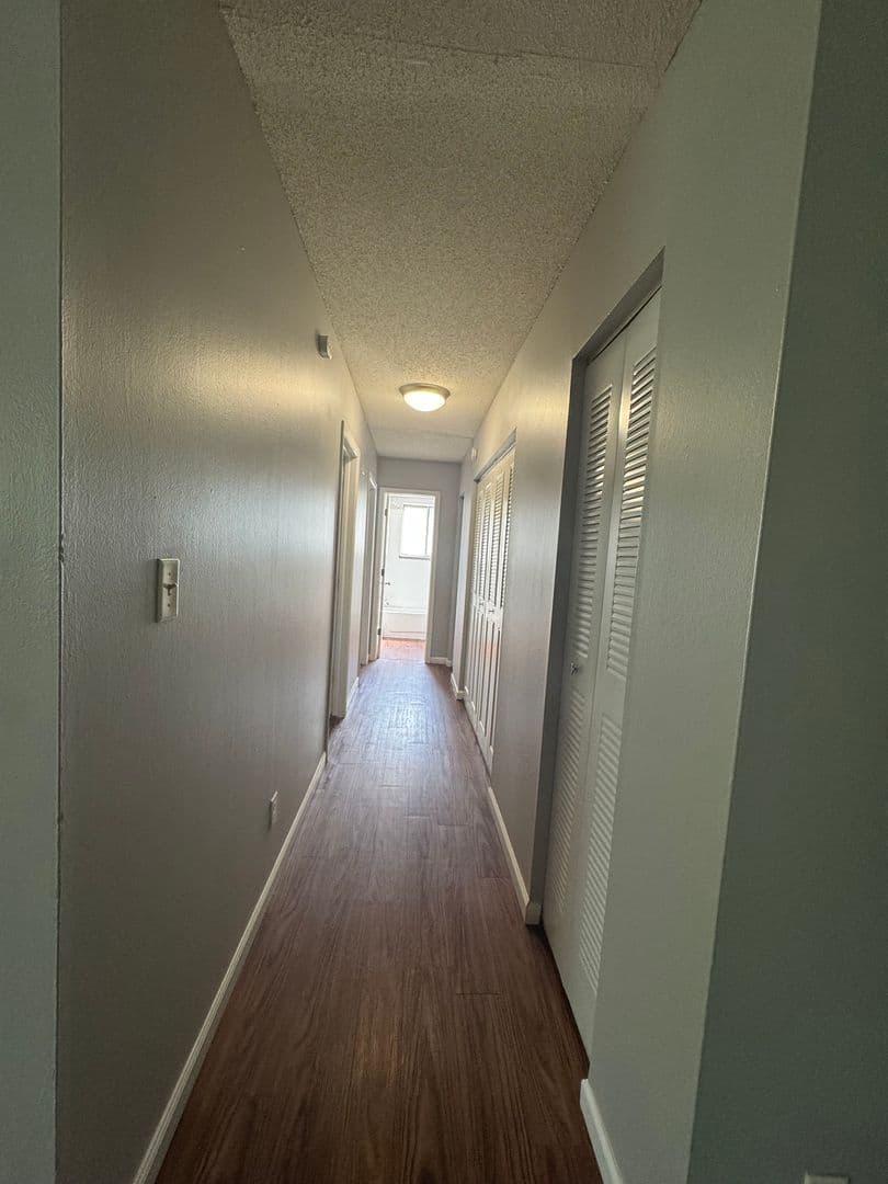 Urbandale Apartment: 7715 Hickman Road