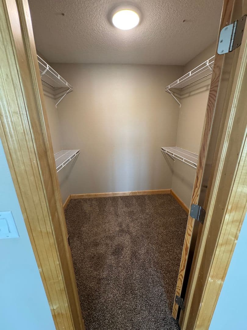 Windsor Heights Apartment: 6500 University Ave