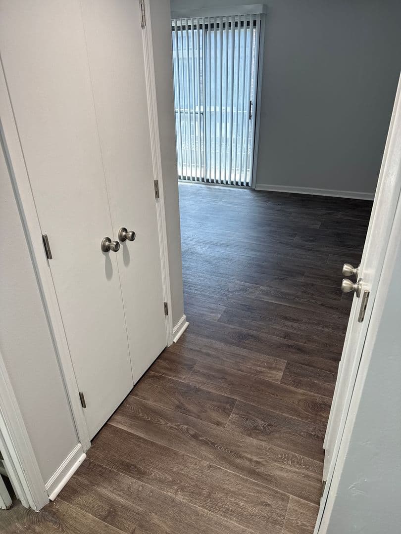 Clive Apartment: 11428 Forest Ave