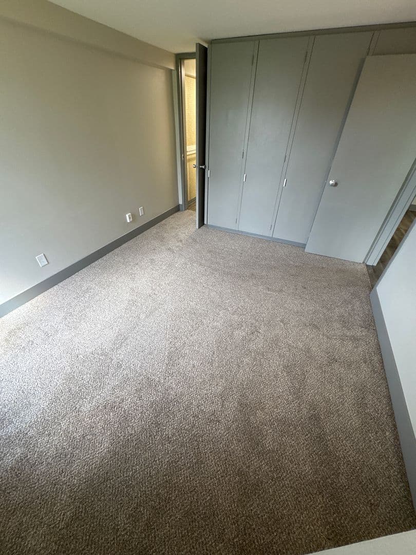 Des Moines Apartment: 2270 Bell Ave