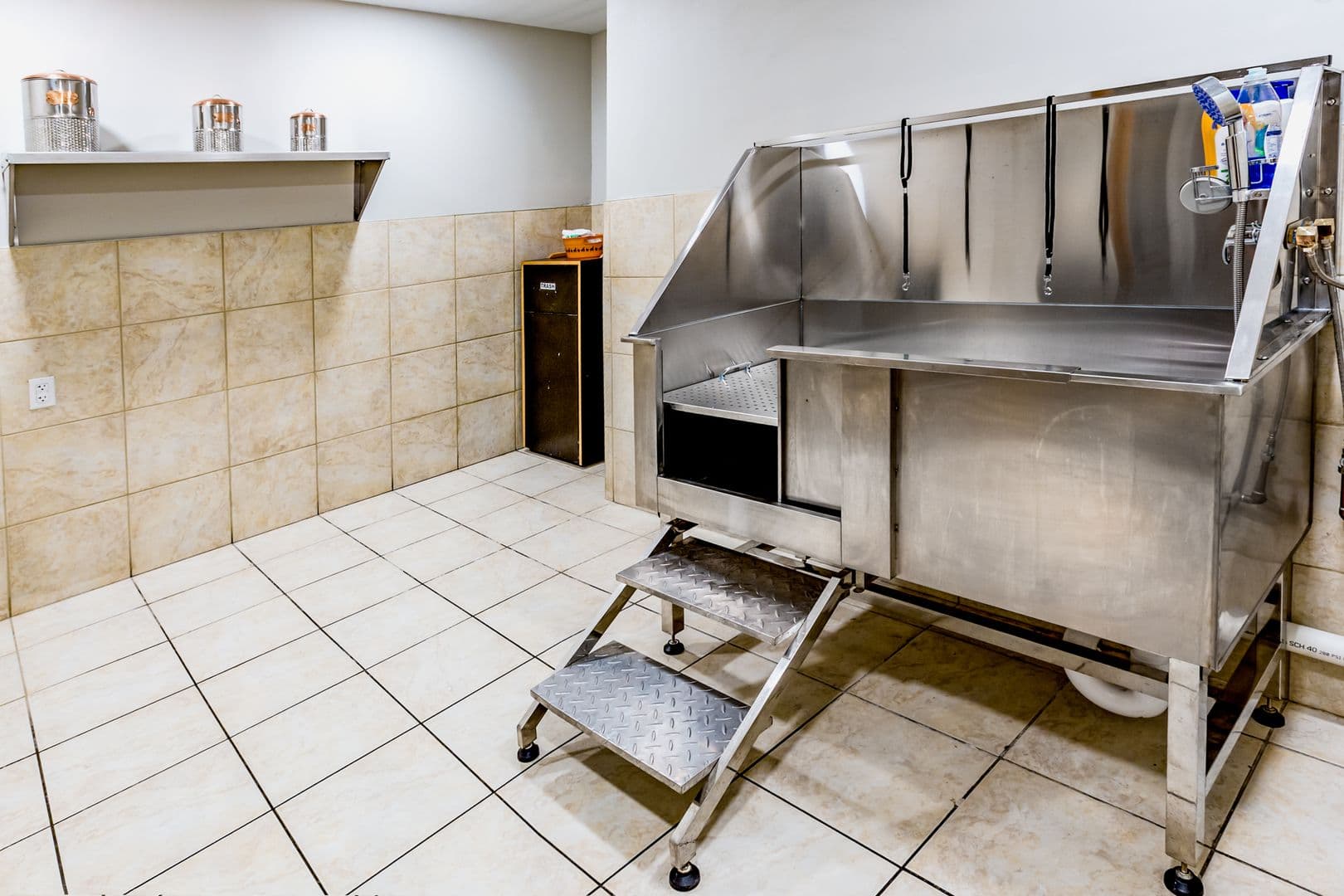 Clive Apartment: 11428 Forest Ave