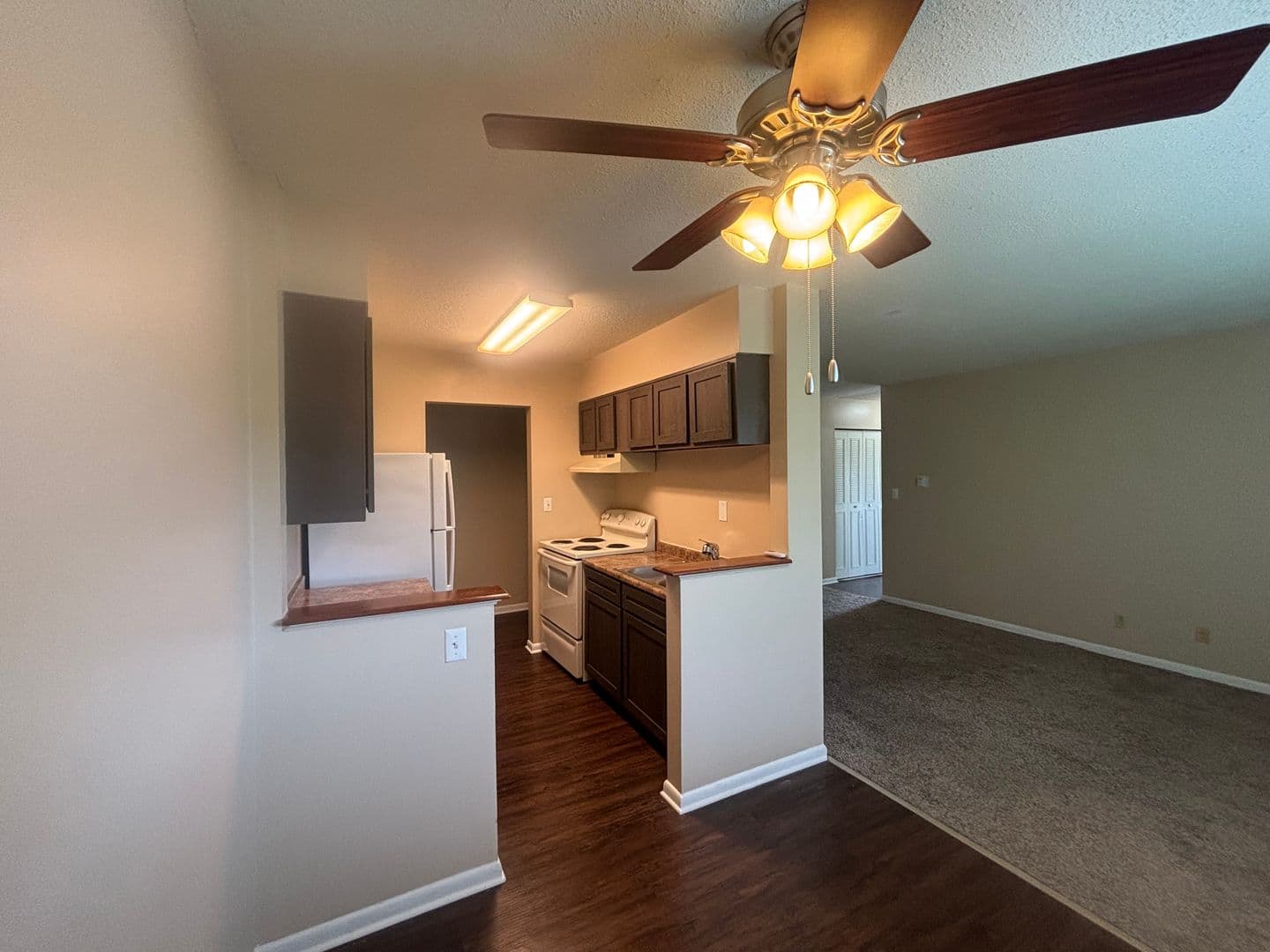 Des Moines Apartment: 2270 Bell Ave