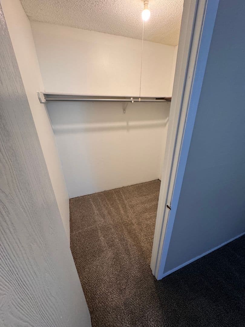 Clive Apartment: 11428 Forest Ave