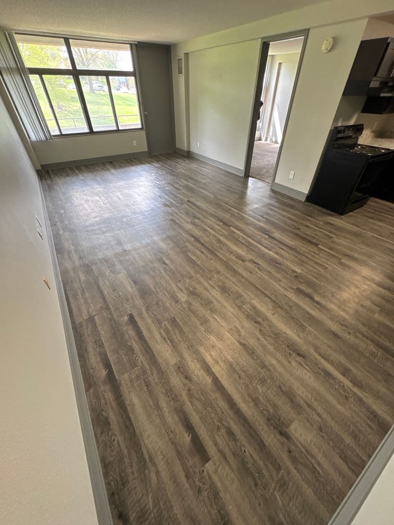 Des Moines Apartment: 2270 Bell Ave
