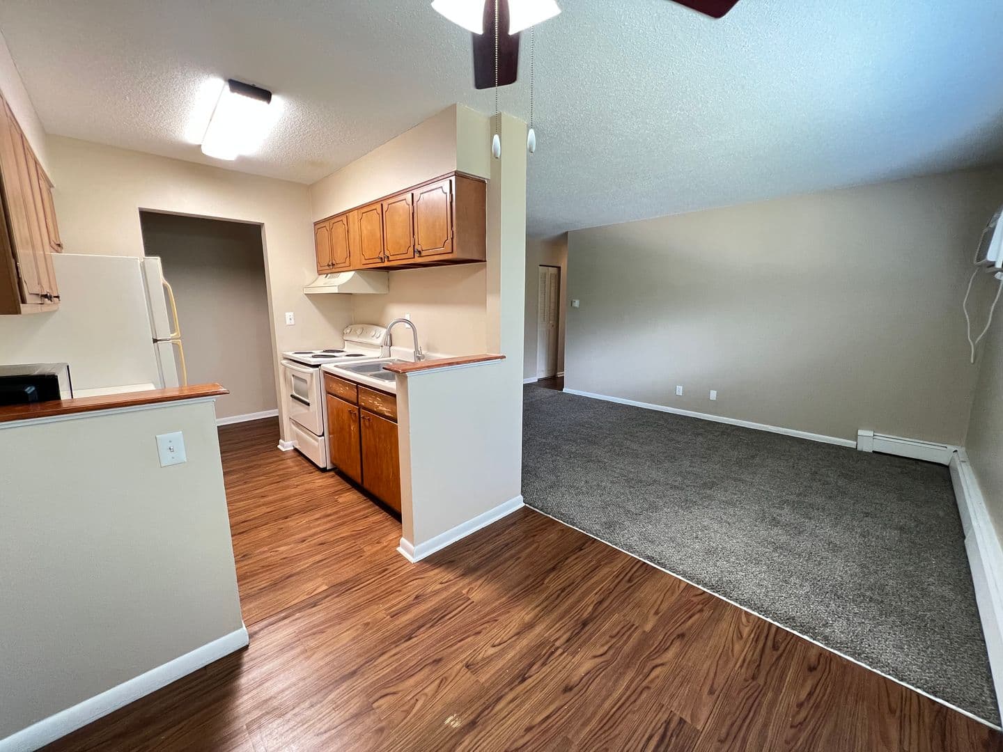 Urbandale Apartment: 7715 Hickman Road