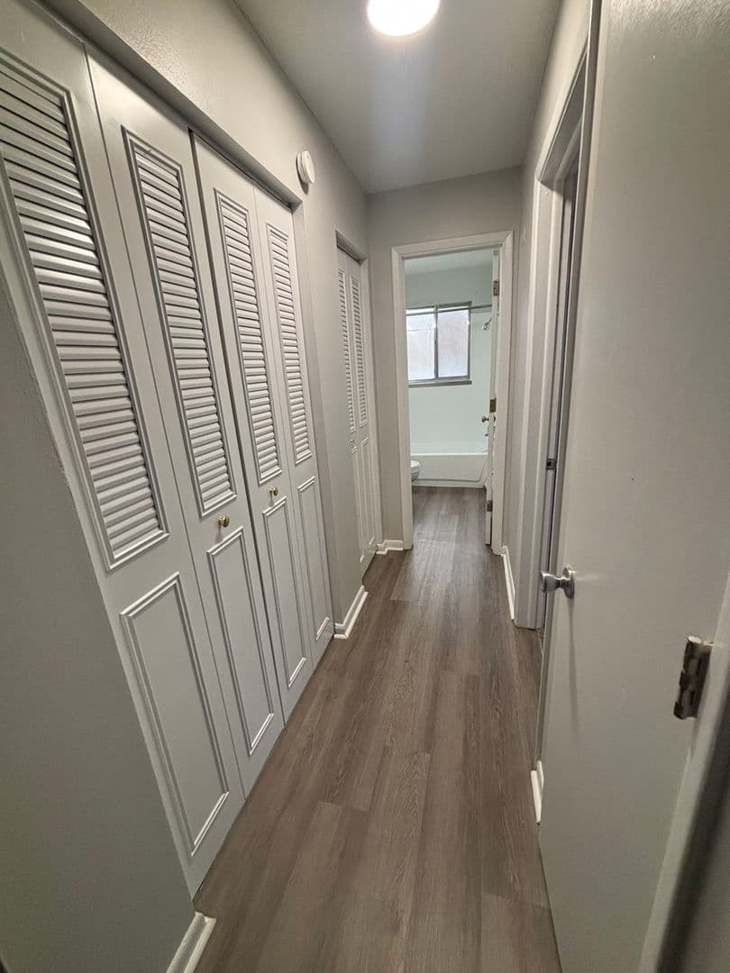 Urbandale Apartment: 7715 Hickman Road