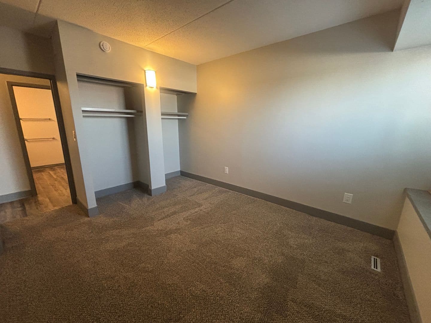 Des Moines Apartment: 2270 Bell Ave