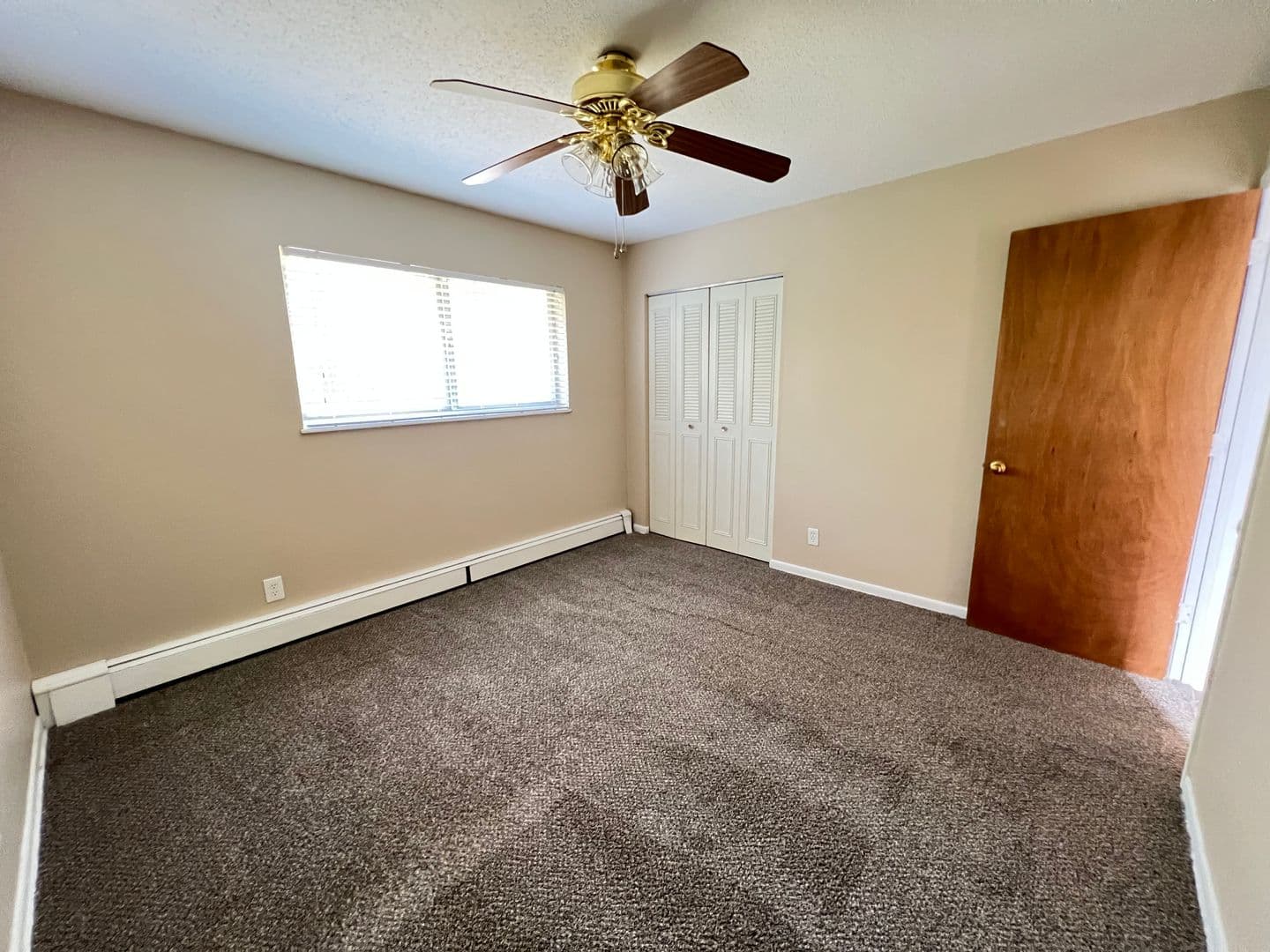 Urbandale Apartment: 7715 Hickman Road