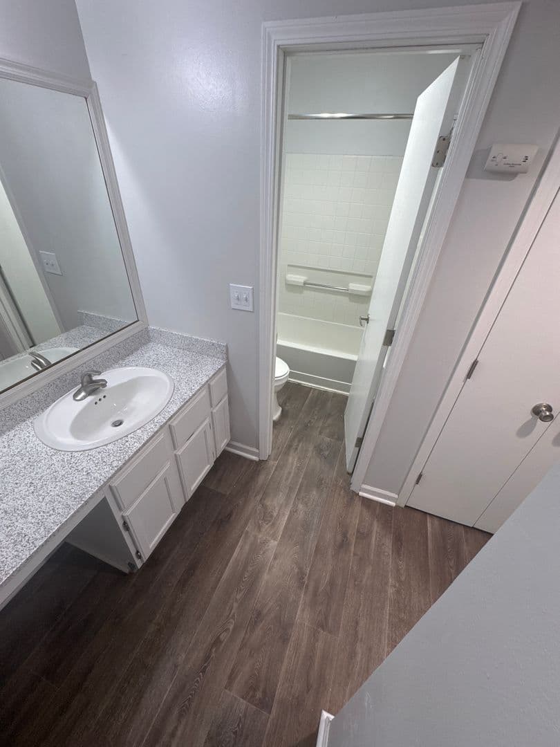 Clive Apartment: 11428 Forest Ave