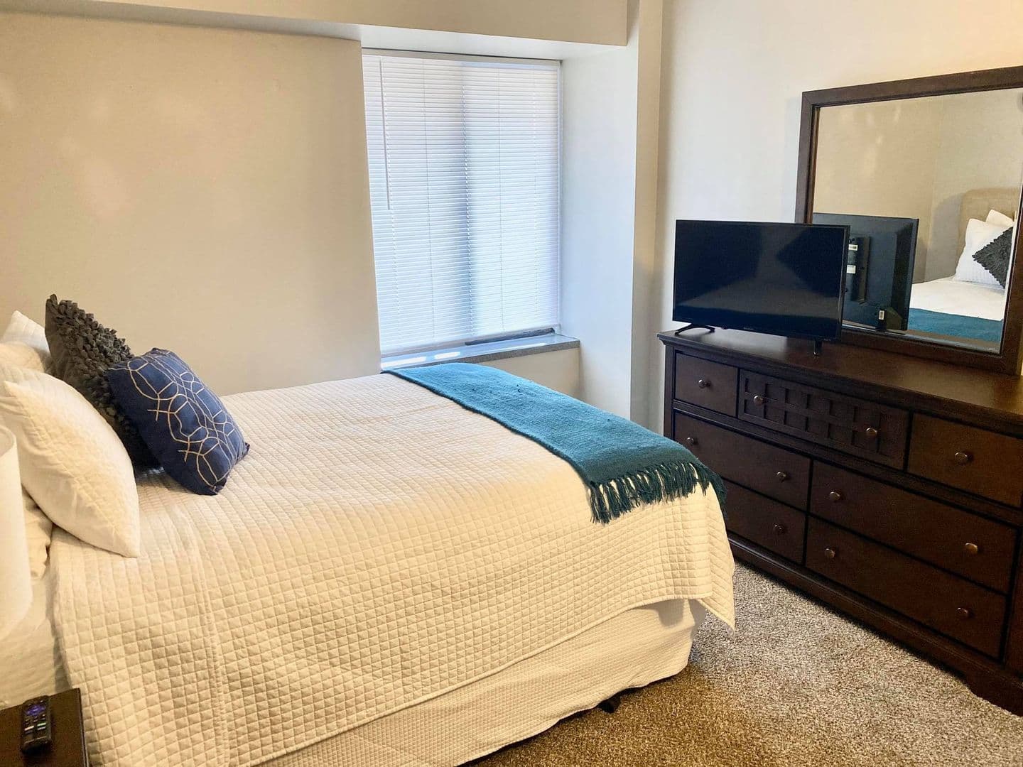Des Moines Apartment: 2270 Bell Ave