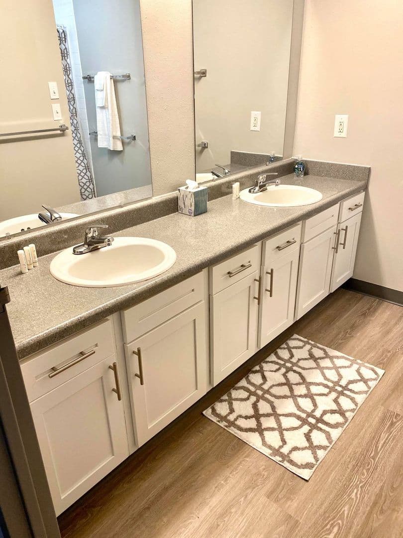 Des Moines Apartment: 2270 Bell Ave