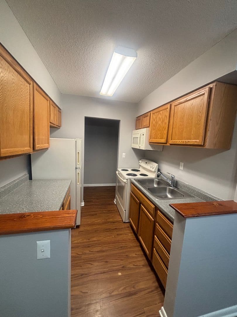 Urbandale Apartment: 7715 Hickman Road