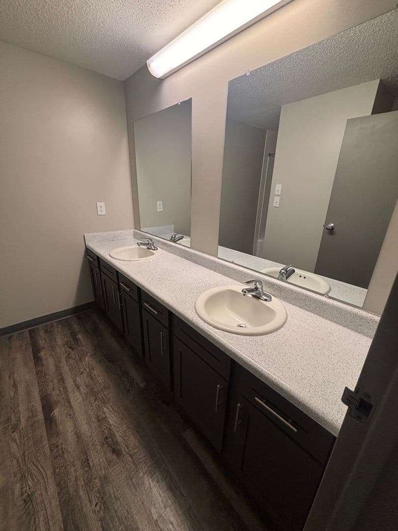Des Moines Apartment: 2270 Bell Ave