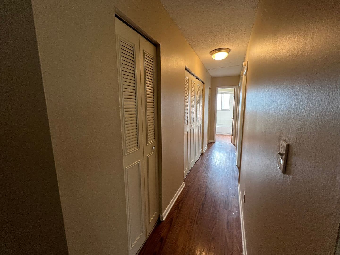 Urbandale Apartment: 7715 Hickman Road