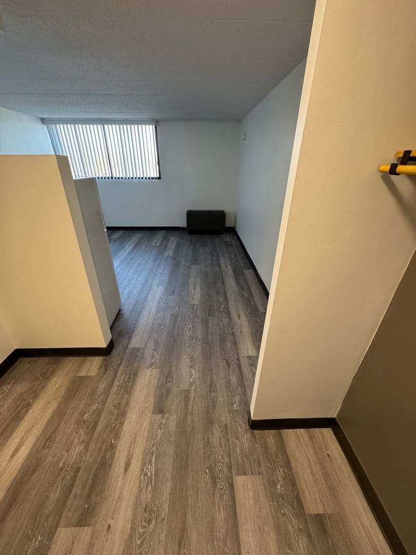 Clive Apartment: 11428 Forest Ave