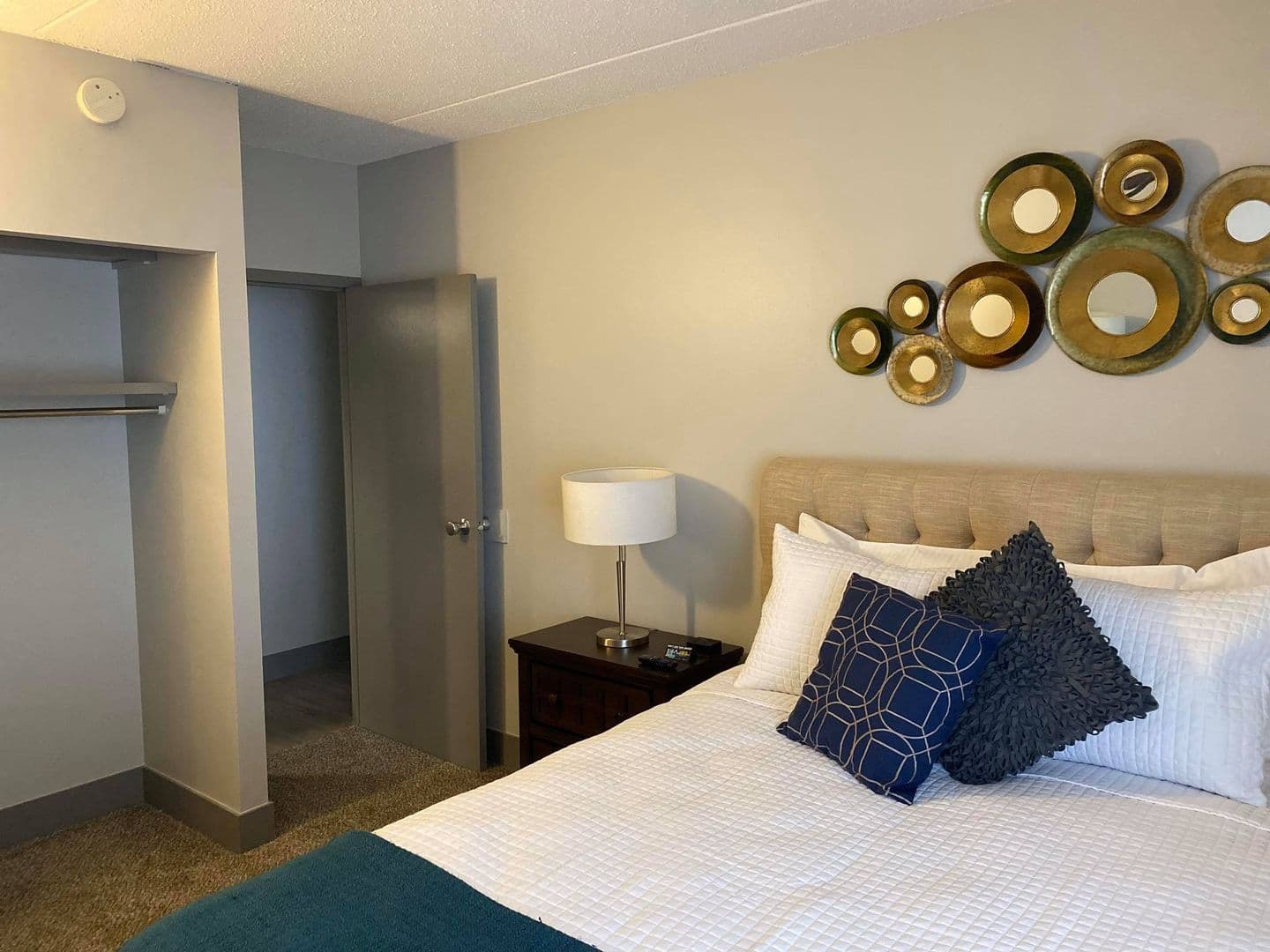Des Moines Apartment: 2270 Bell Ave