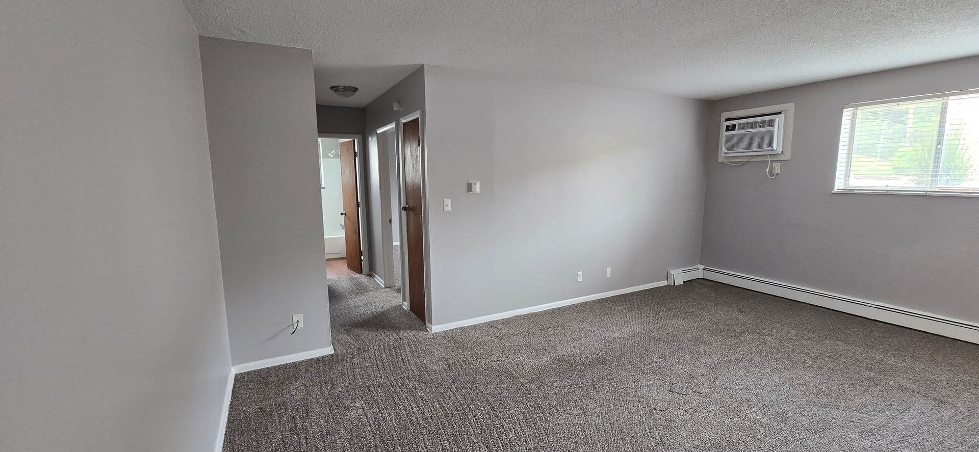Urbandale Apartment: 7715 Hickman Road