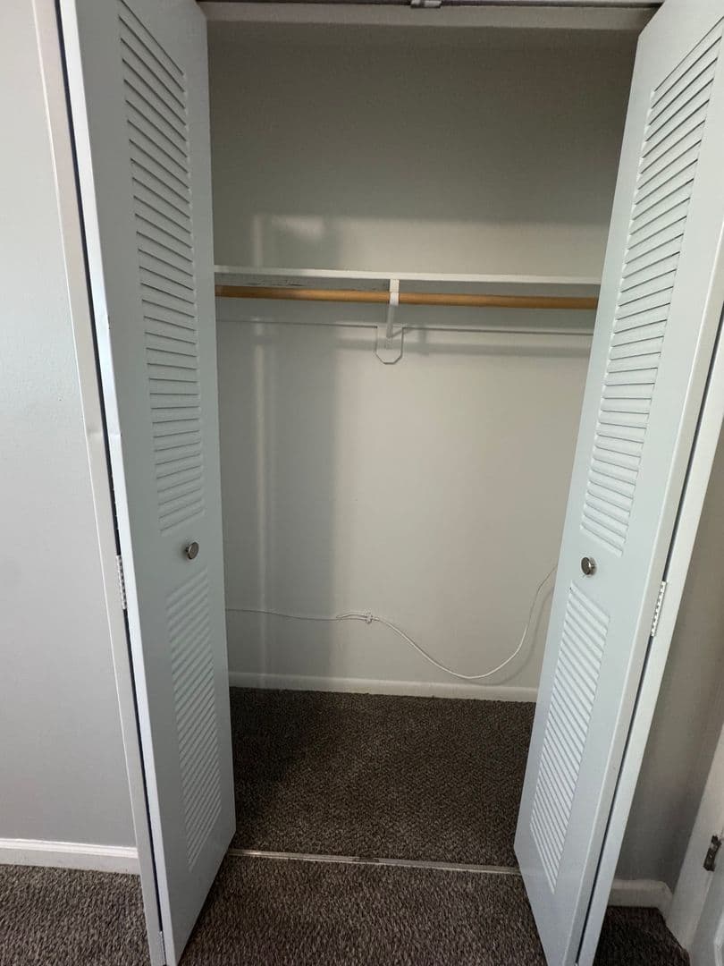 Urbandale Apartment: 7715 Hickman Road
