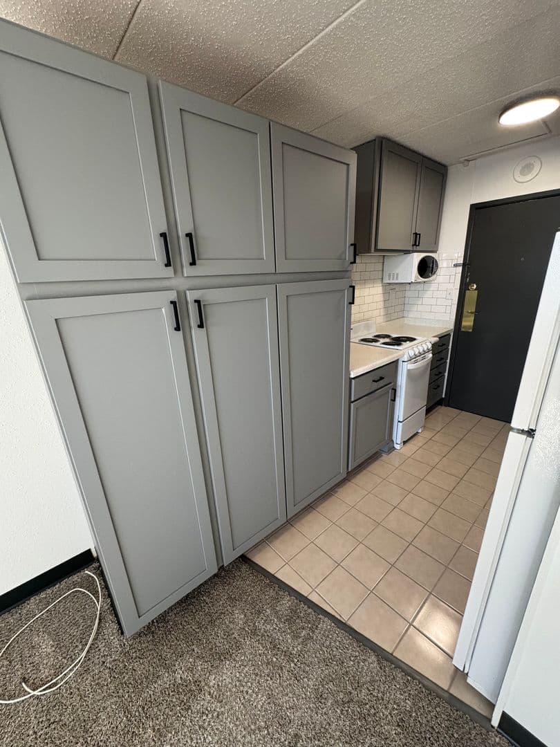 Clive Apartment: 11428 Forest Ave