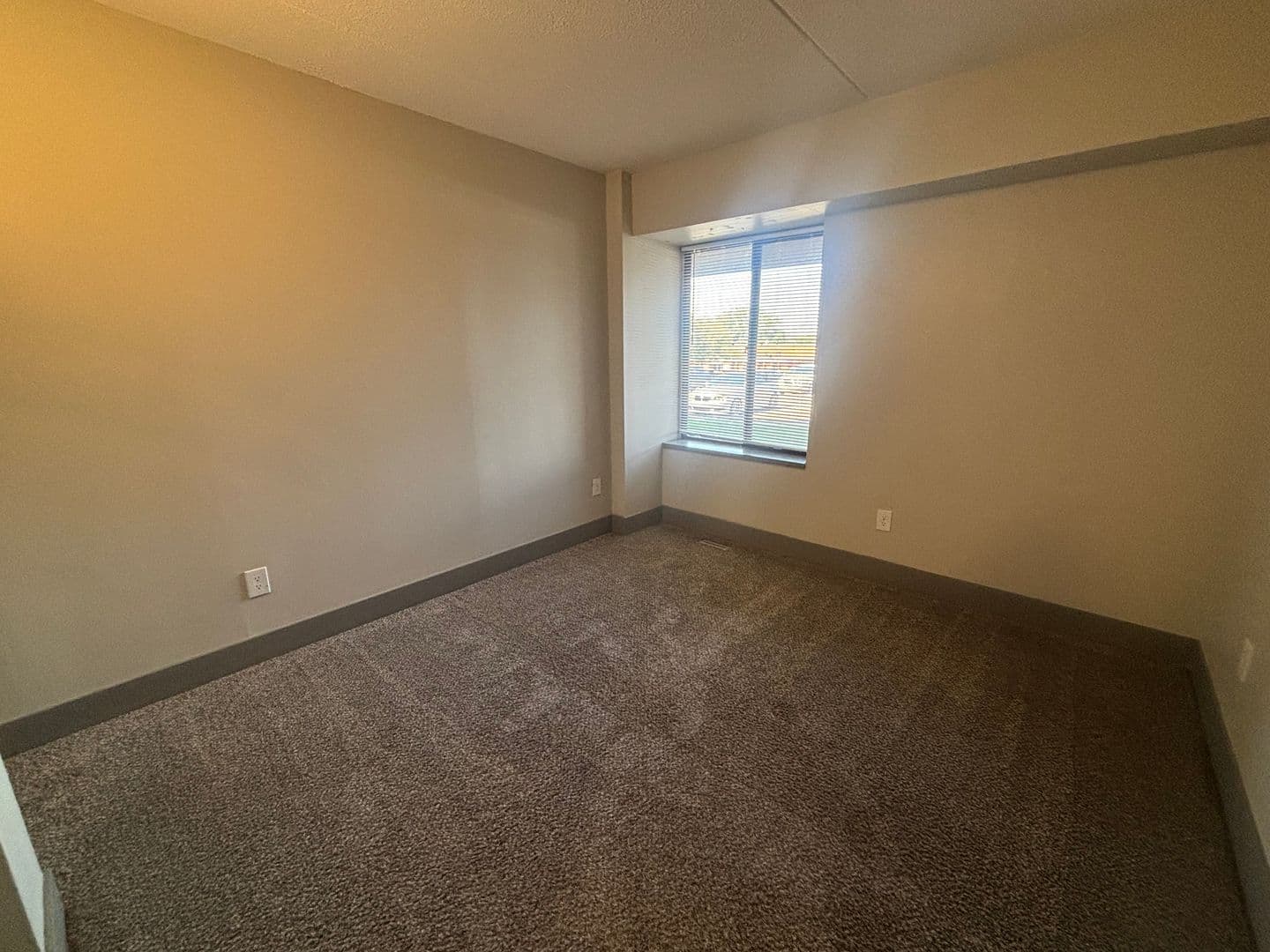 Des Moines Apartment: 2270 Bell Ave