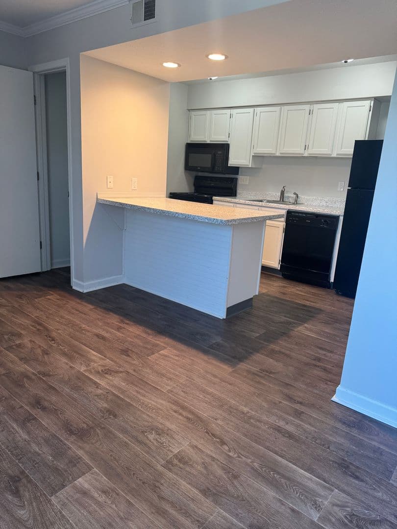 Clive Apartment: 11428 Forest Ave