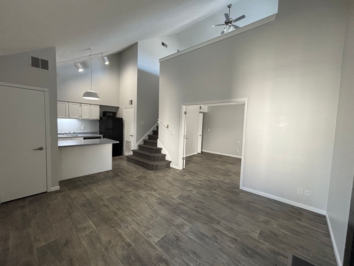 Clive Apartment: 11428 Forest Ave