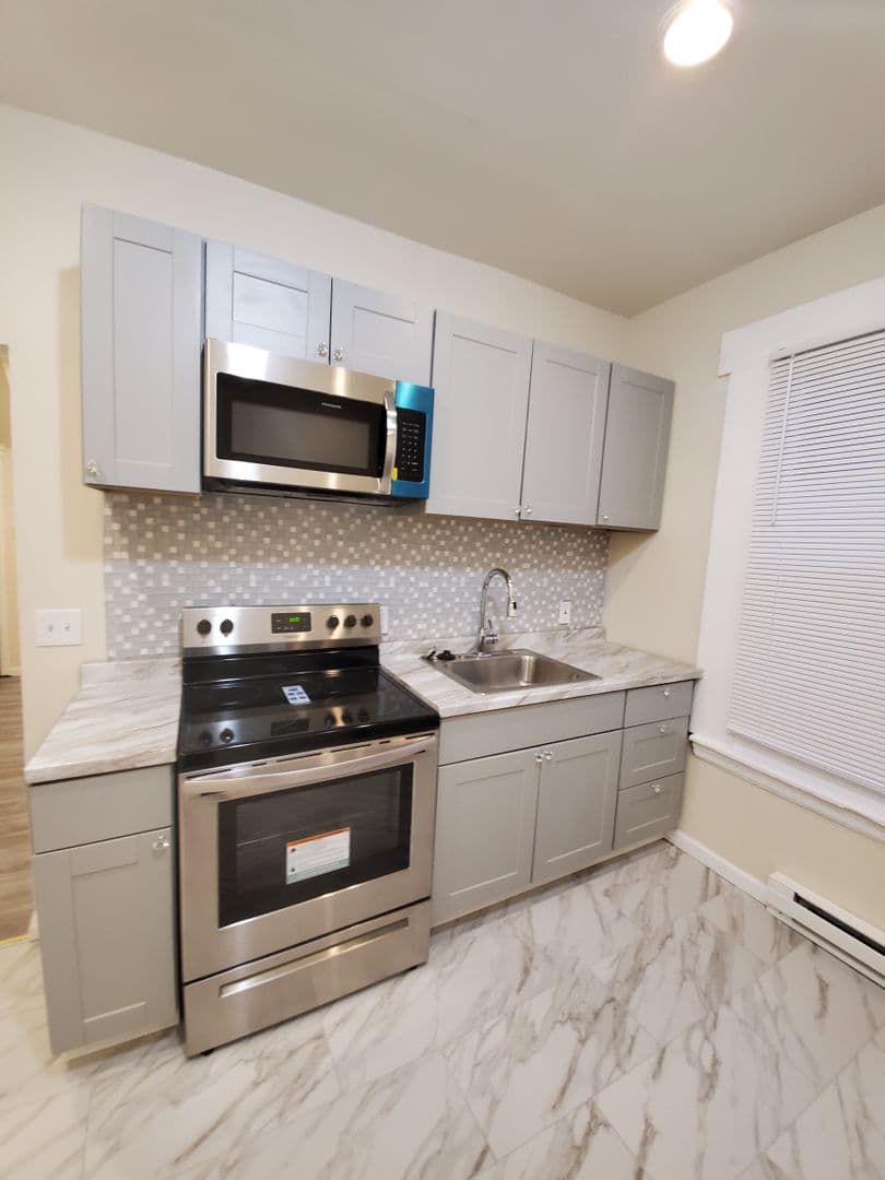 Philadelphia Apartment: 6532 Torresdale Ave
