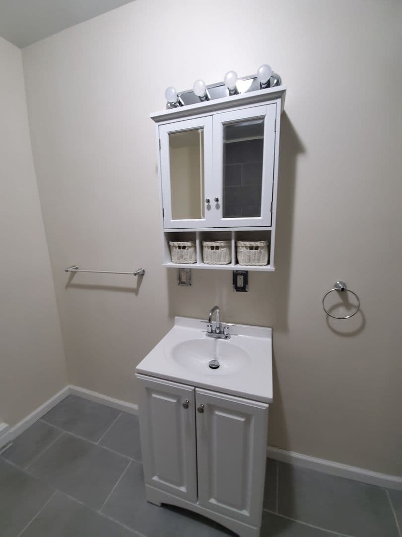 Philadelphia Apartment: 6532 Torresdale Ave