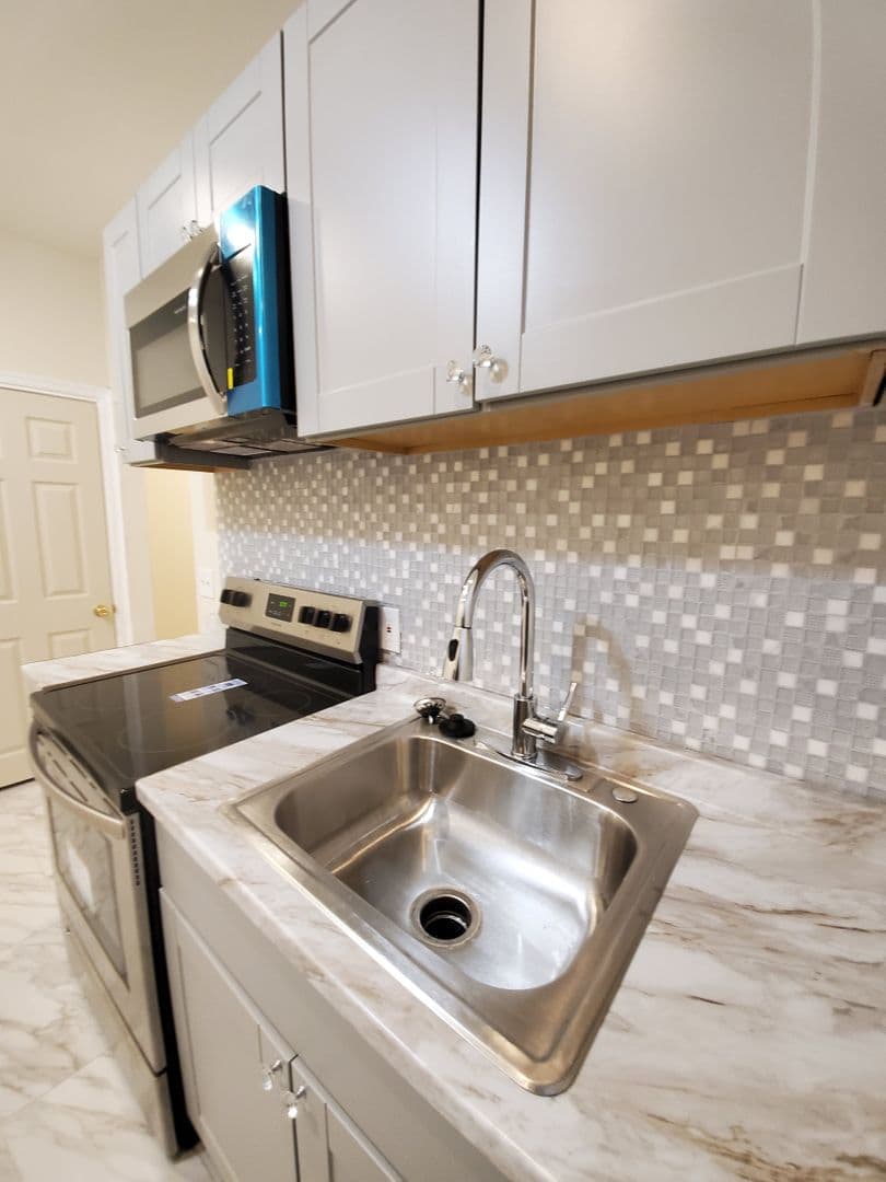 Philadelphia Apartment: 6532 Torresdale Ave