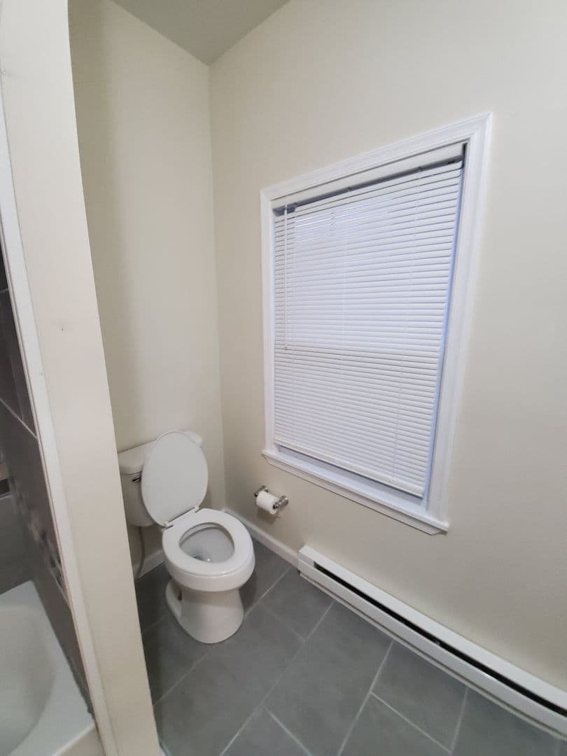 Philadelphia Apartment: 6532 Torresdale Ave