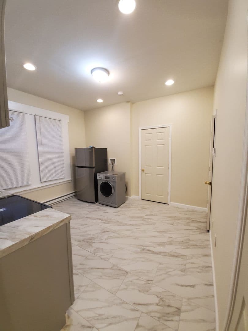 Philadelphia Apartment: 6532 Torresdale Ave