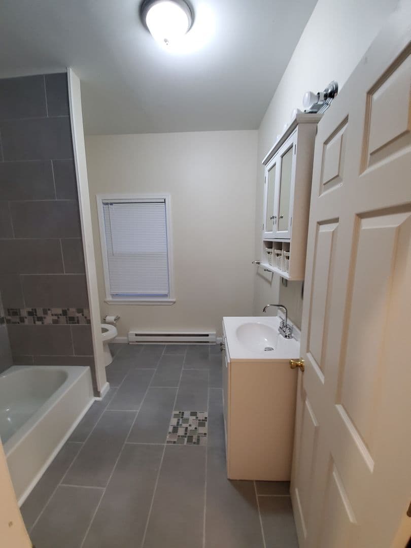 Philadelphia Apartment: 6532 Torresdale Ave