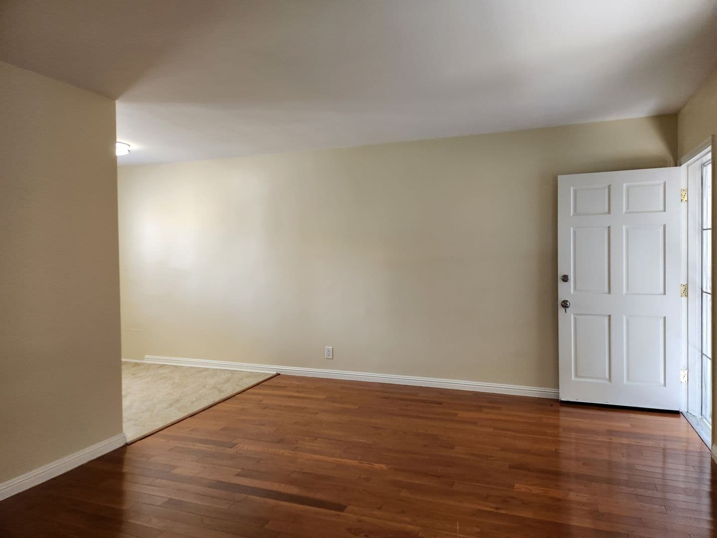 Los Angeles Apartment: 654 N. Commonwealth