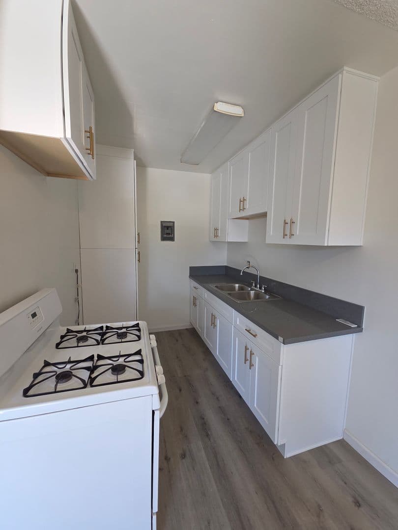 Glendale Apartment: 914-920 S. Central Avenue