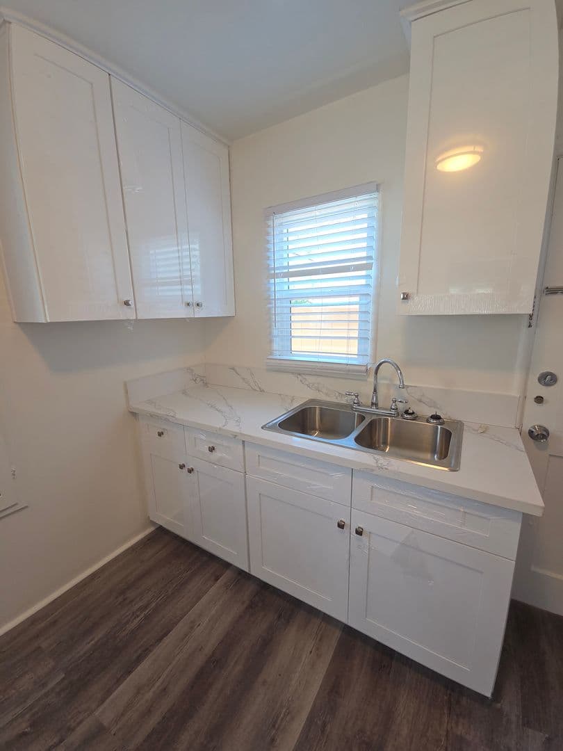 Glendale Apartment: 617-621 N. Columbus Avenue