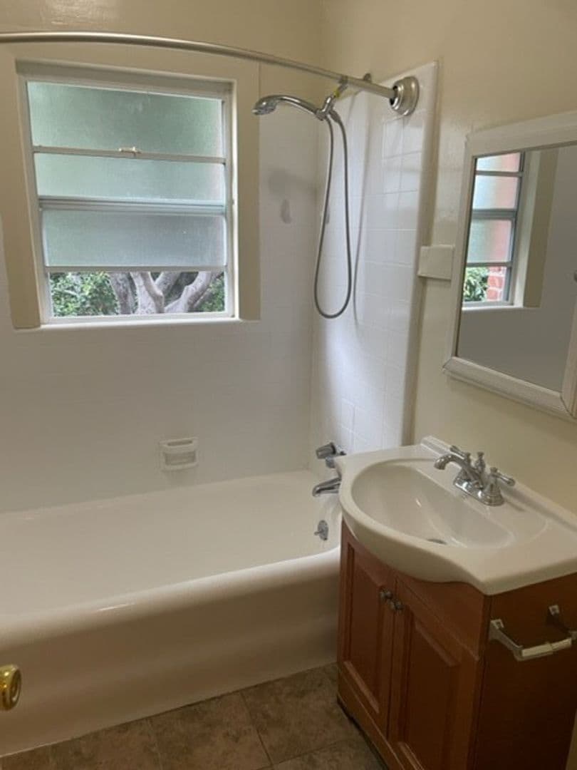 Glendale Apartment: 337 W. Elk Avenue