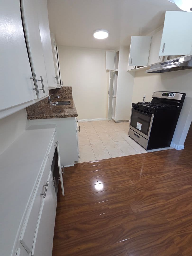 Glendale Apartment: 339 N. Howard Street
