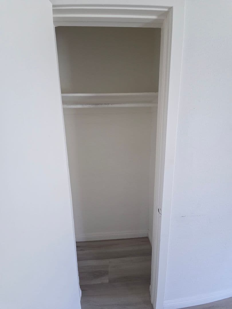Glendale Apartment: 828 S. Glendale Avenue