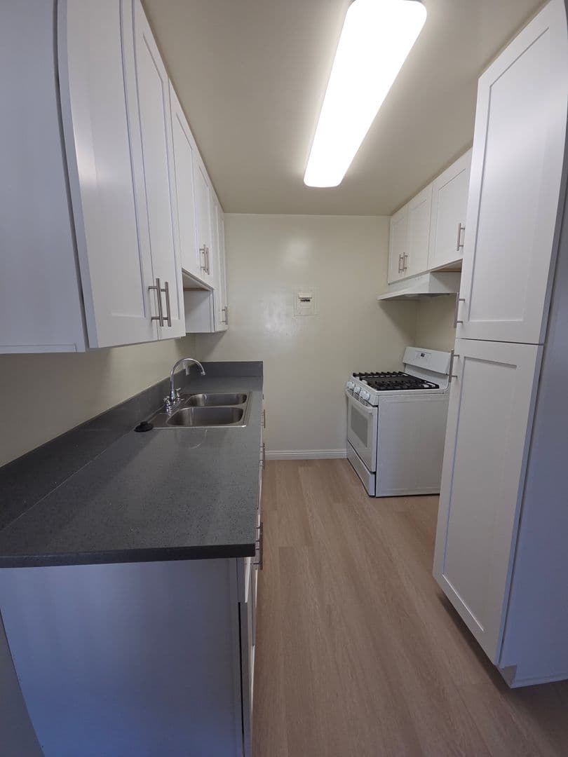 Glendale Apartment: 812 S. Glendale Avenue