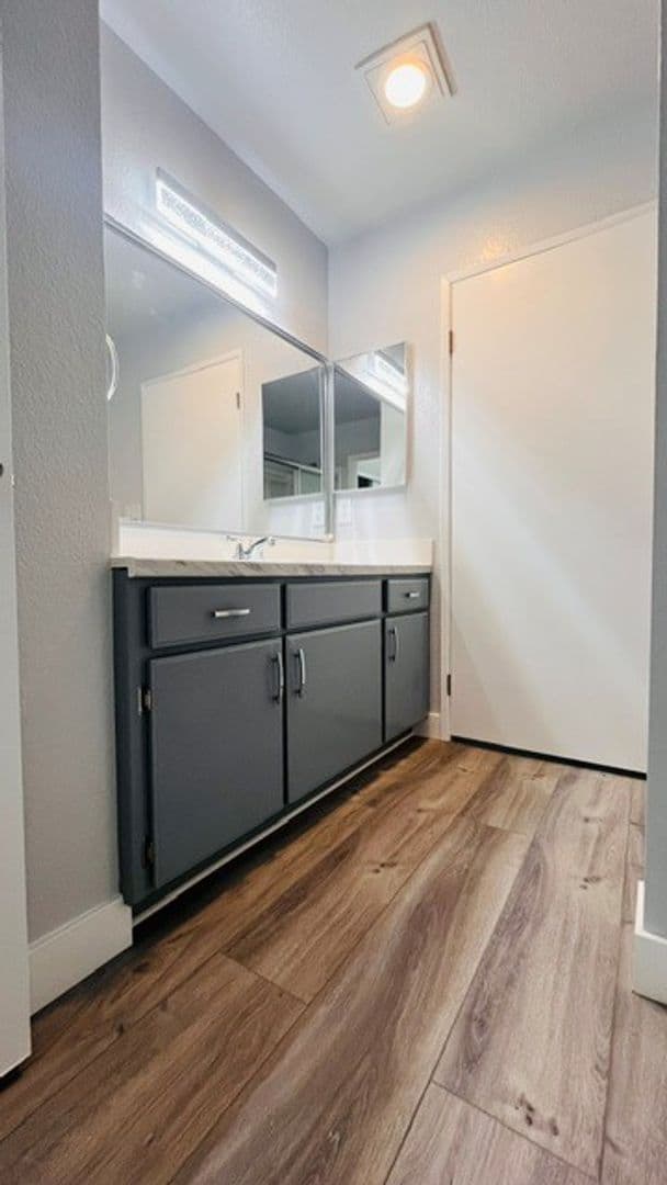 Winnetka Apartment: 19951 Roscoe Blvd.