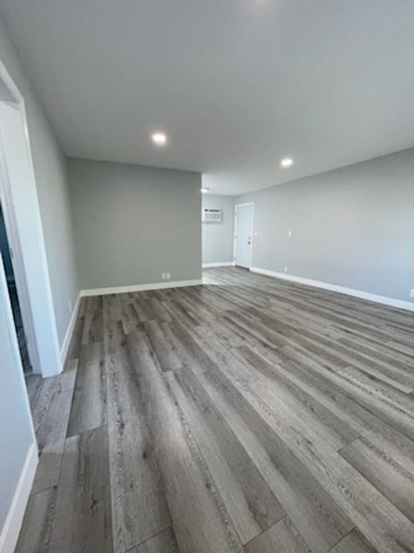 Reseda Apartment: 7251 Amigo Ave.