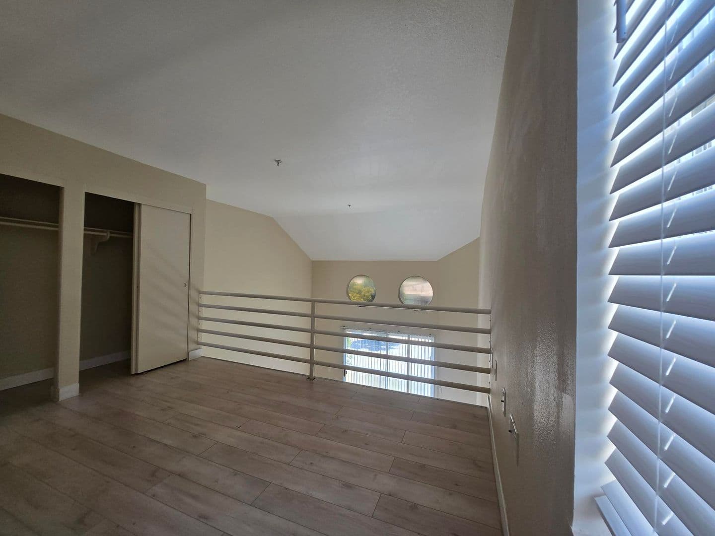 Winnetka Apartment: 19951 Roscoe Blvd.